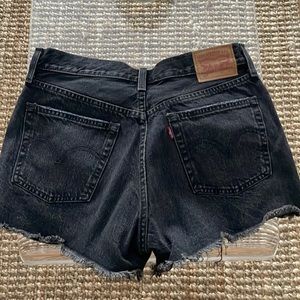 Levi black jean short